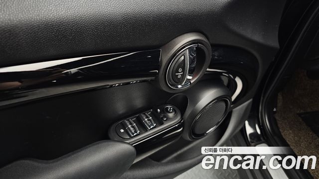 Mini Cooper 2018 — photo 32