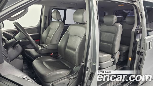 Hyundai Starex 2017 — photo 13