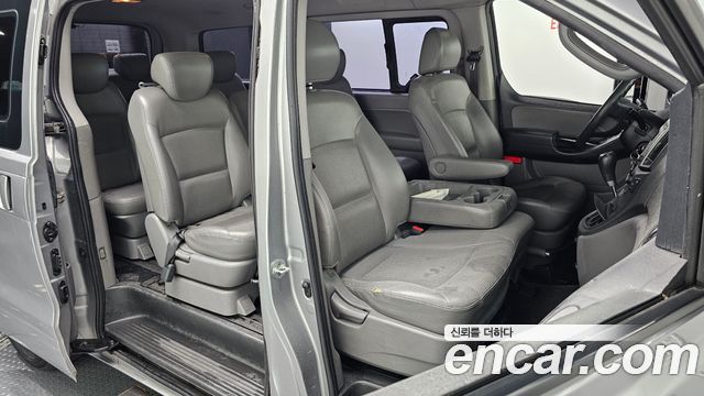Hyundai Starex 2017 — photo 17