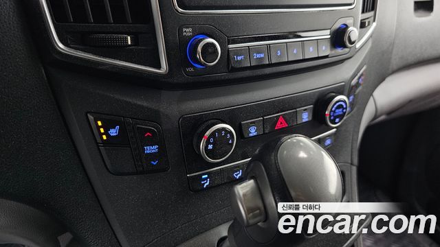 Hyundai Starex 2017 — photo 22