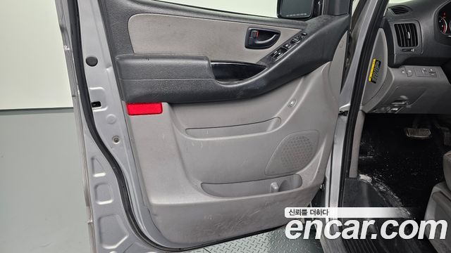 Hyundai Starex 2017 — photo 14