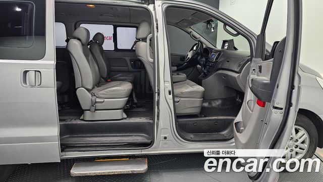 Hyundai Starex 2017 — photo 16