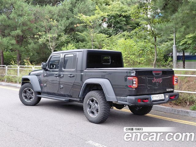 Jeep Gladiator 2023 — photo 2