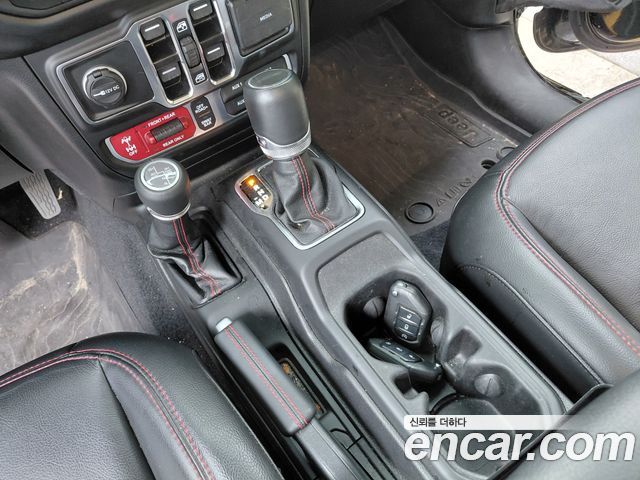 Jeep Gladiator 2023 — photo 11