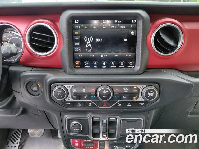 Jeep Gladiator 2023 — photo 12