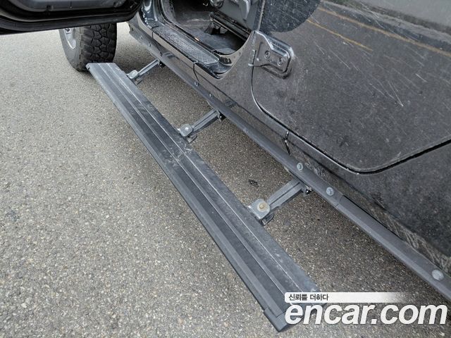 Jeep Gladiator 2023 — photo 15