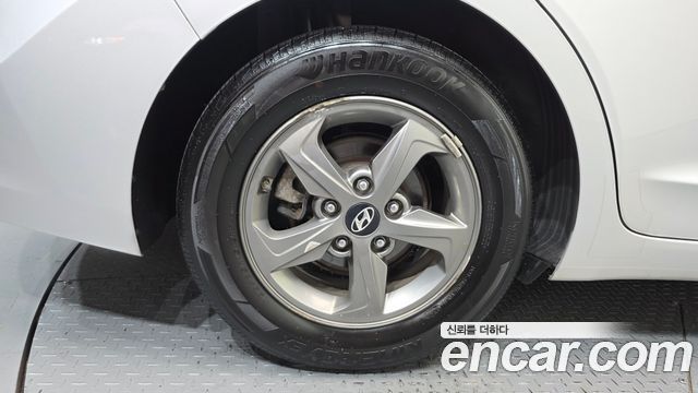 Hyundai AVANTE 2017 — photo 5
