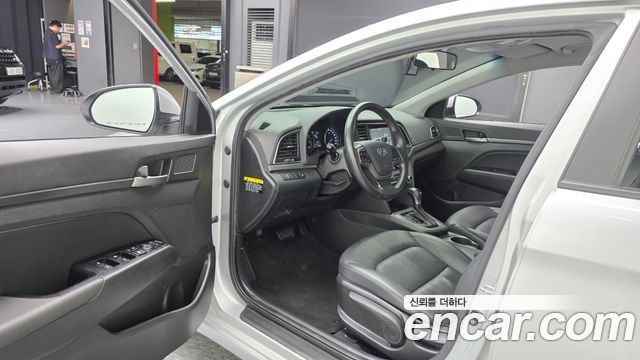 Hyundai AVANTE 2017 — photo 13