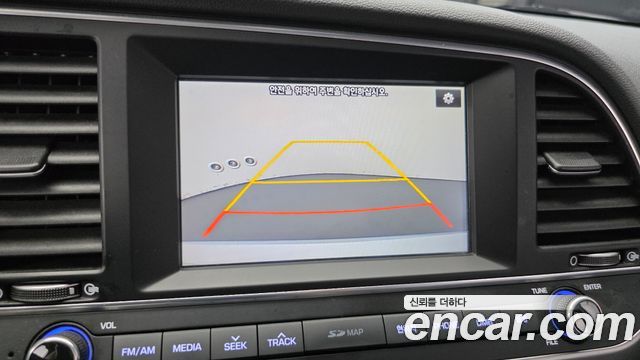 Hyundai AVANTE 2017 — photo 22
