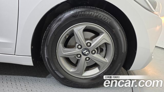 Hyundai AVANTE 2017 — photo 7
