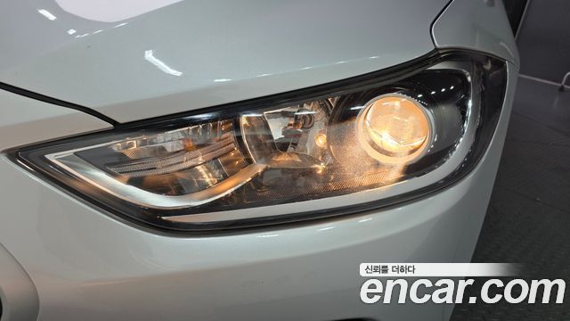 Hyundai AVANTE 2017 — photo 8