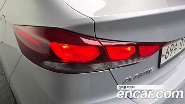 Hyundai AVANTE 2017 — photo 9
