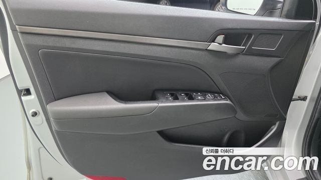 Hyundai AVANTE 2017 — photo 14