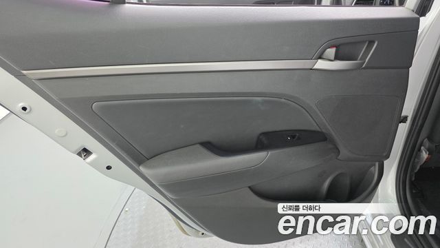 Hyundai AVANTE 2017 — photo 15
