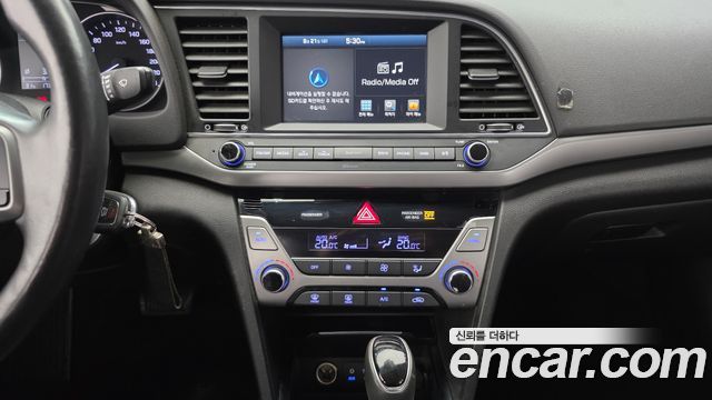 Hyundai AVANTE 2017 — photo 27