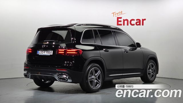 Mercedes-Benz GLB-Class 2025 — photo 2
