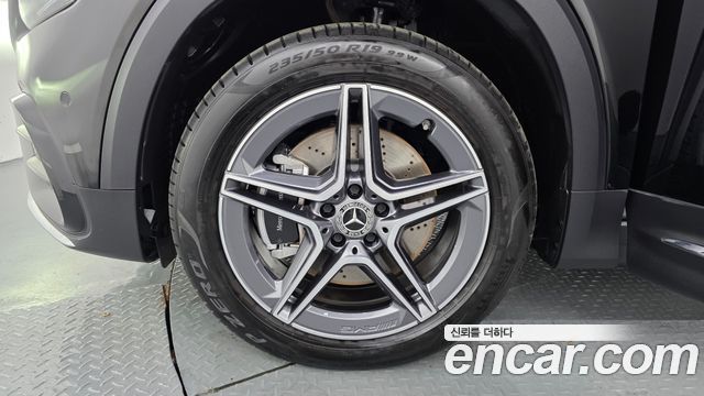 Mercedes-Benz GLB-Class 2025 — photo 5