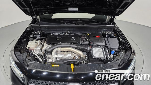 Mercedes-Benz GLB-Class 2025 — photo 6