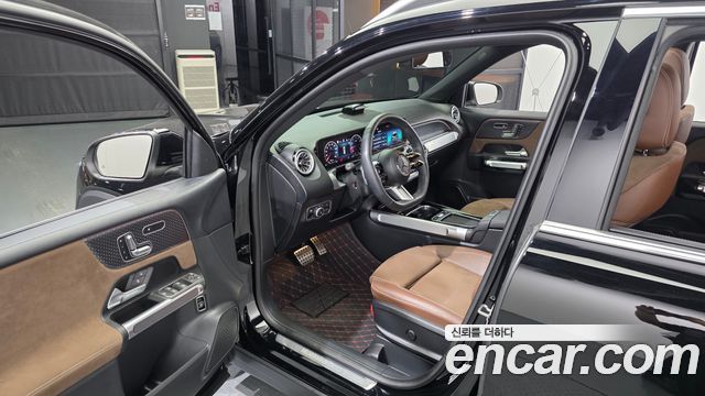 Mercedes-Benz GLB-Class 2025 — photo 13
