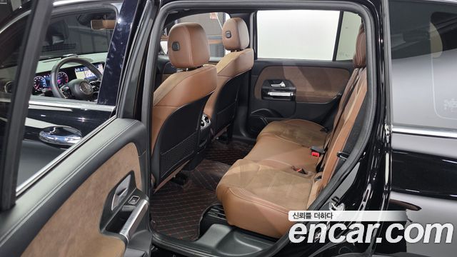 Mercedes-Benz GLB-Class 2025 — photo 17