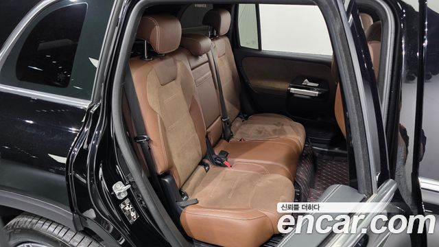 Mercedes-Benz GLB-Class 2025 — photo 18