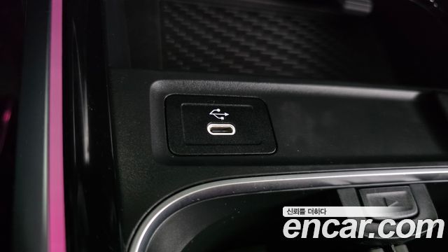 Mercedes-Benz GLB-Class 2025 — photo 20