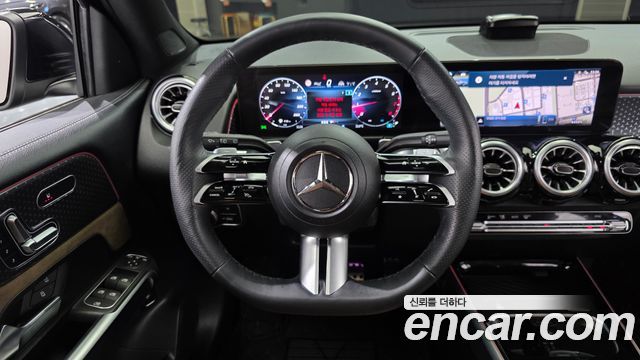 Mercedes-Benz GLB-Class 2025 — photo 22