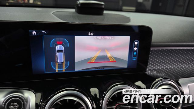 Mercedes-Benz GLB-Class 2025 — photo 23