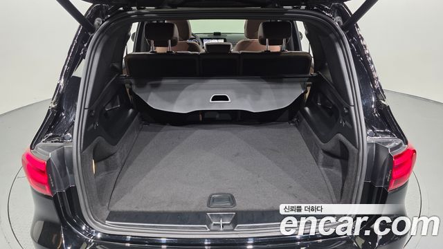 Mercedes-Benz GLB-Class 2025 — photo 26