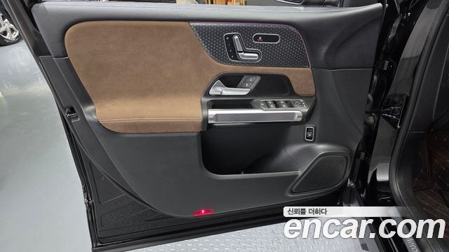 Mercedes-Benz GLB-Class 2025 — photo 14