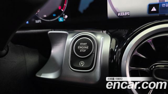 Mercedes-Benz GLB-Class 2025 — photo 29