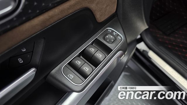 Mercedes-Benz GLB-Class 2025 — photo 30