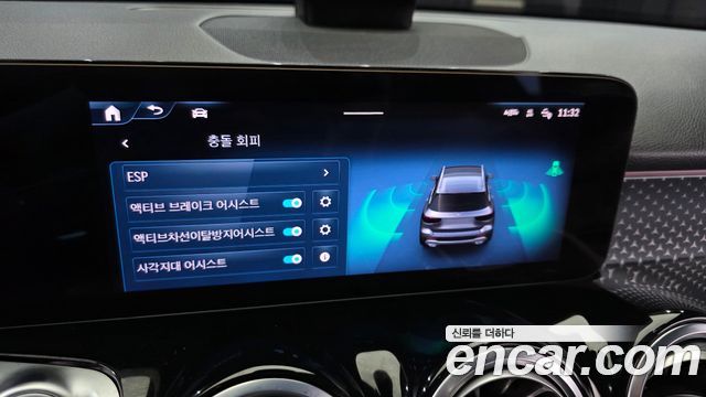 Mercedes-Benz GLB-Class 2025 — photo 31