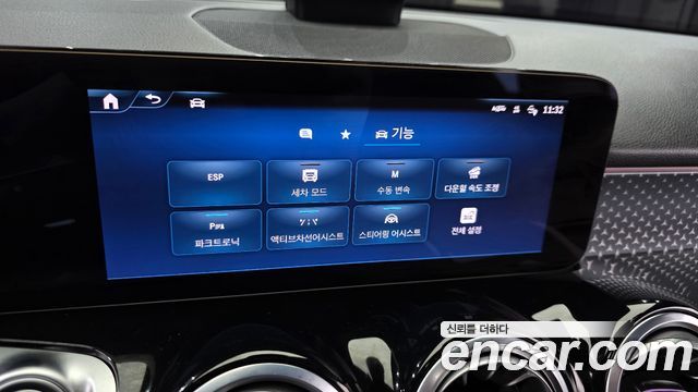 Mercedes-Benz GLB-Class 2025 — photo 32