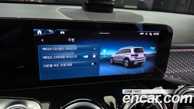 Mercedes-Benz GLB-Class 2025 — photo 33