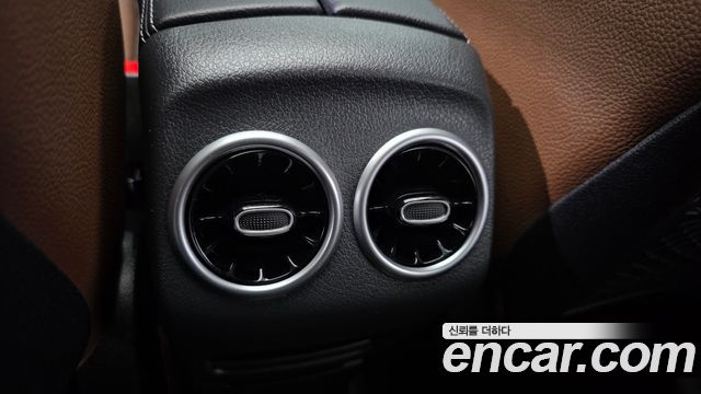 Mercedes-Benz GLB-Class 2025 — photo 34