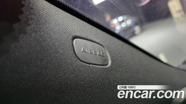 Mercedes-Benz GLB-Class 2025 — photo 35