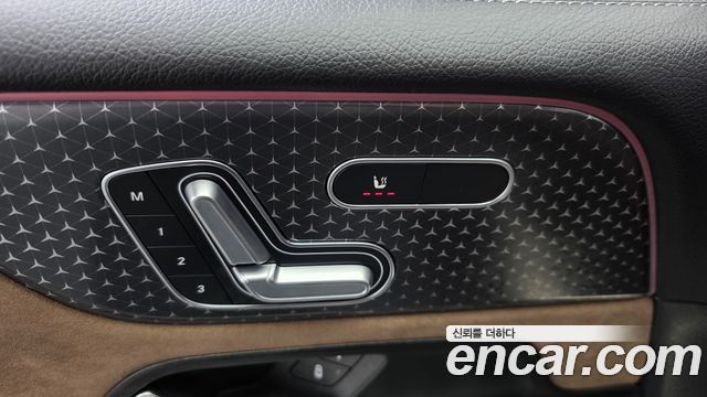 Mercedes-Benz GLB-Class 2025 — photo 37