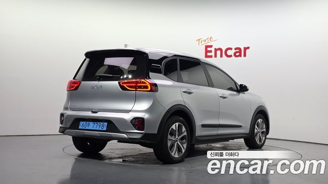 Kia Niro 2023 — photo 2