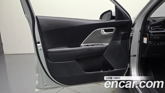 Kia Niro 2023 — photo 14