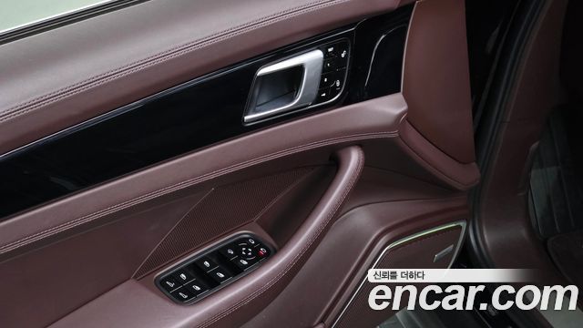 Porsche Panamera 2018 — photo 16