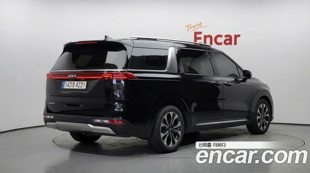 Kia Canival 2023 — photo 2