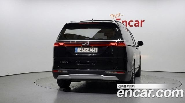 Kia Canival 2023 — photo 4