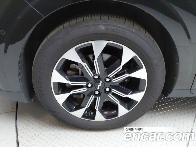 Kia Canival 2023 — photo 5