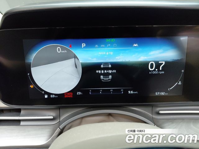 Kia Canival 2023 — photo 11