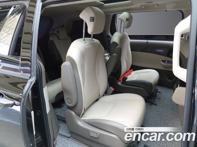 Kia Canival 2023 — photo 17