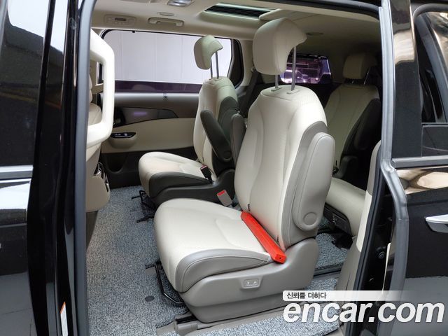 Kia Canival 2023 — photo 18
