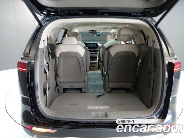 Kia Canival 2023 — photo 24