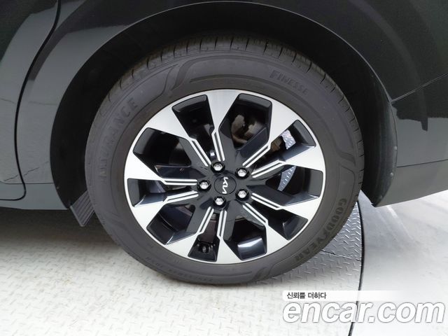 Kia Canival 2023 — photo 7