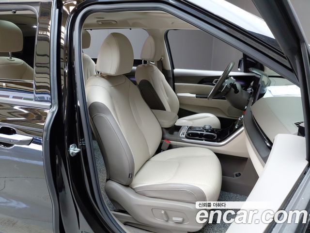 Kia Canival 2023 — photo 16